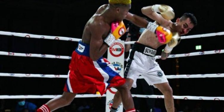 الأسطورة ريجانو يعود لحلبة الملاكمة لمواجهة أسطرلابيو