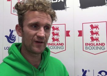 مدرب ملاكمة بريطاني يحطم رقما قياسيا بموسوعة جينيس