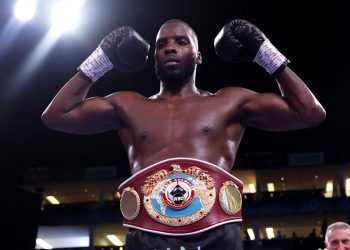 بالفوز المريح .. أوكولي يحتفظ بلقب وزن تحت الثقيل