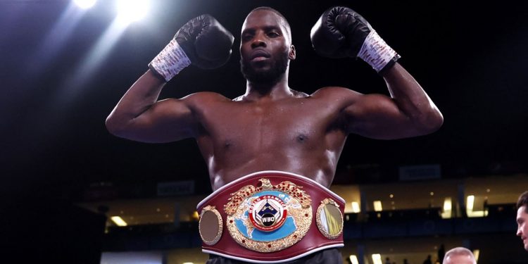 بالفوز المريح .. أوكولي يحتفظ بلقب وزن تحت الثقيل