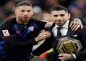 توبوريا بطل الفنون القتالية يخطف الأنظار فى مباراة لكرة القدم