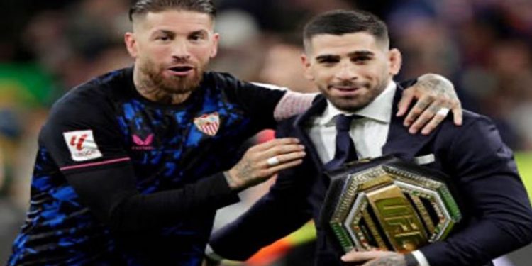 توبوريا بطل الفنون القتالية يخطف الأنظار فى مباراة لكرة القدم