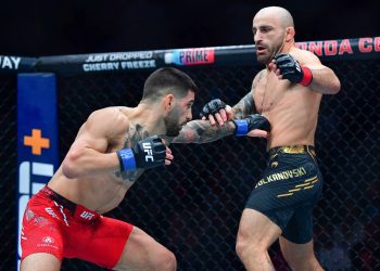 توبوريا بطل وزن الريشة فى الفنون القتالية المختلطة