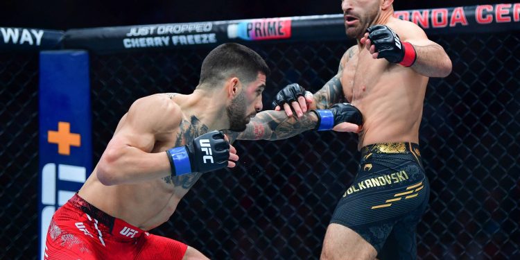 توبوريا بطل وزن الريشة فى الفنون القتالية المختلطة