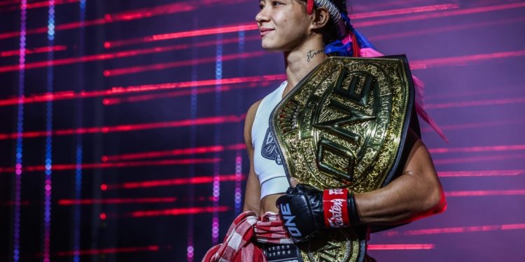 أليشا هيلين فى انتظار تحد جديد فى المواي تاي