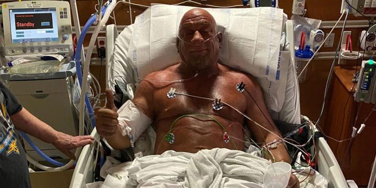 كولمان أسطورة الفنون القتالية المختلطة يفيق من غيبوبته