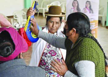 نساء بوليفيا يتدربن على الفنون القتالية لمواجهة العنف