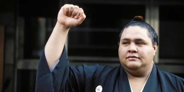 وفاة أكيبونوعملاق أمريكا في السومو