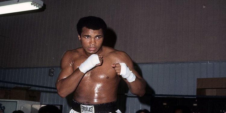 سعر سروال محمد علي كلاي ب 6.3 مليون دولار