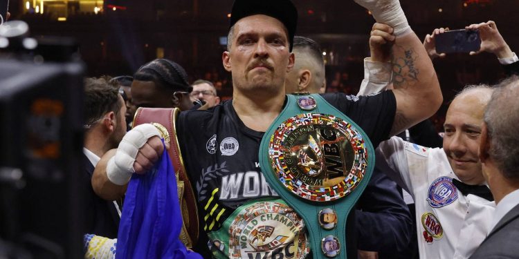 أوسيك أطاح بفيوري وتوج بطلا للعالم للوزن الثقيل