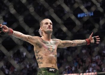 أومالي نجم الفنون القتالية يتعرض لموقف سئ بسبب بلاغ كاذب