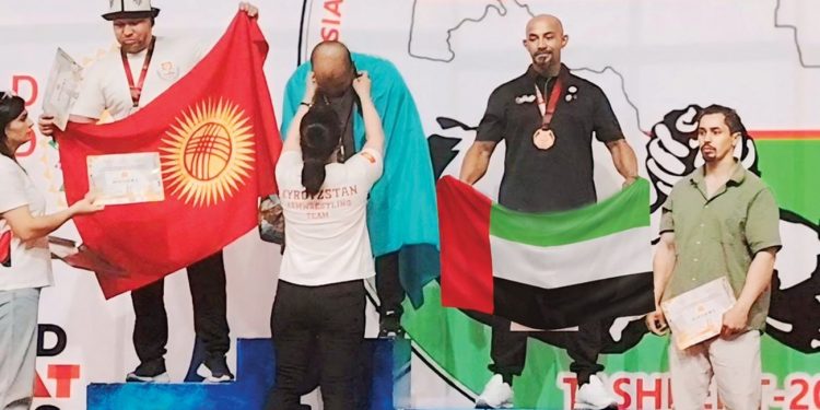 منتخب الإمارات لمصارعة الذراعين يحصد 3 برونزيات في آسيوية طشقند