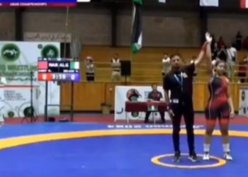 المغربية ملاك تفوز بذهبية المصارعة العربية بعد انسحاب الجزائرية ميليسا