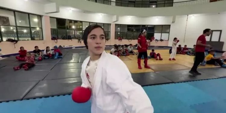 ميس البسطامي.. بطلة غزة فى الكاراتيه تتدرب فى القاهرة
