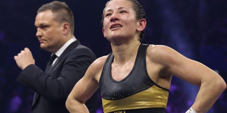 استقالة مذيع حلبات ملاكمة بسبب خطأ فادح