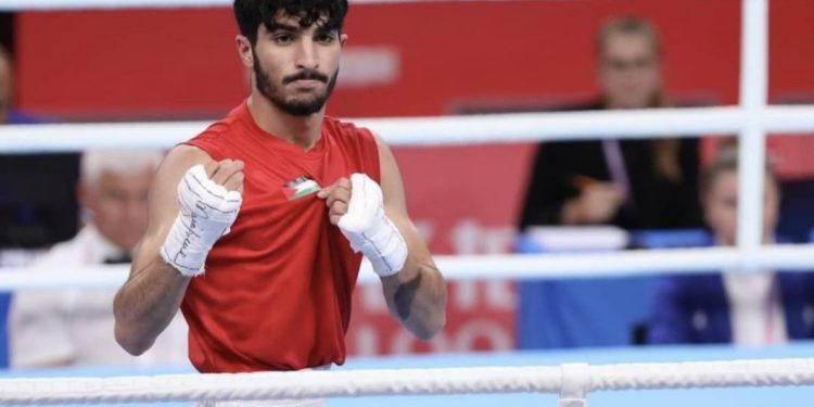 الملاكم الفلسطيني أبو سل يستعد للأولمبياد .. ومدربه يقود تدريباته عن بعد