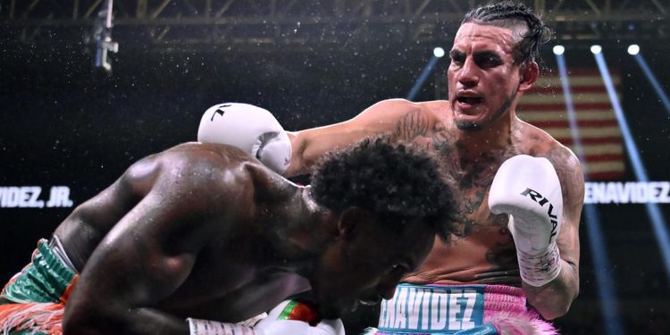 بينافيديز يشكك بنزاهة ألفاريز في عالم الملاكمة