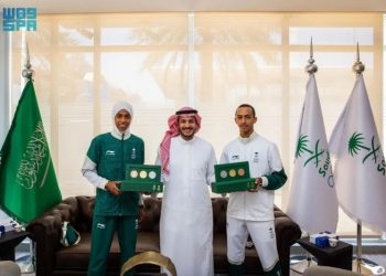 الأولمبية السعودية تكرم بطلي التايكوندو دنيا أبو طالب ورياض الظافري