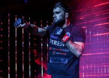 شامل غسانوف يأمل تحسين مكانته في الفنون القتالية المختلطة