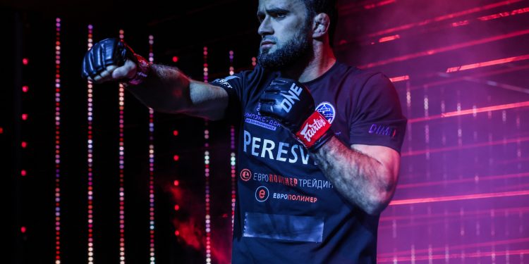 شامل غسانوف يأمل تحسين مكانته في الفنون القتالية المختلطة