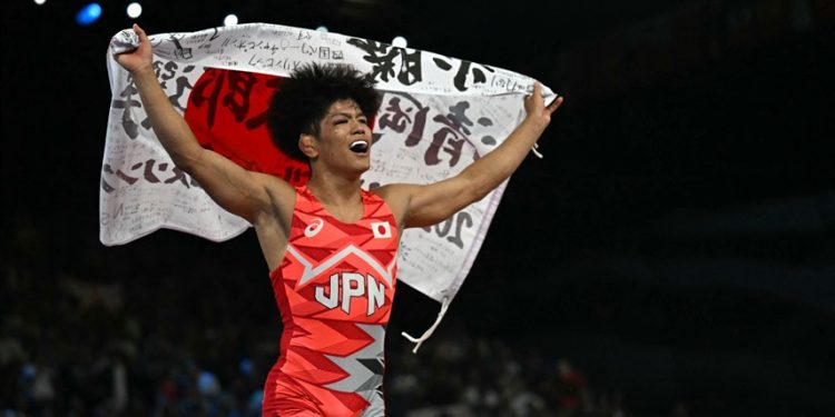 المصارع الياباني كيوكا يفوز بالميدالية الذهبية
