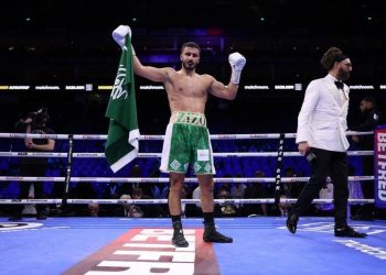 الملاكم السعودي زياد المعيوف يحقق إنجازا تاريخيا