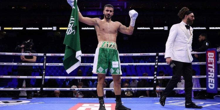 الملاكم السعودي زياد المعيوف يحقق إنجازا تاريخيا