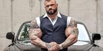 وفاة الوحش .. أضخم رجل فى العالم