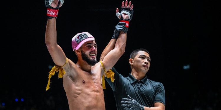 المغربي الصالحي يطيح بالياباني ساكاموتو بالقاضية فى المواي تاي