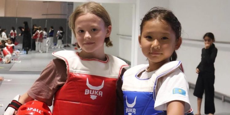 تدريبات مشتركة فى التايكواندو بين لاعبات الشارقة وكازاخستان