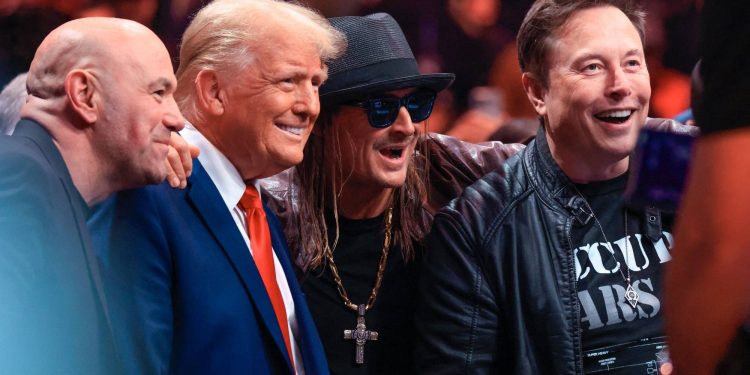 ترامب يحضر نزالا في الفنون القتالية احتفالا بفوزه