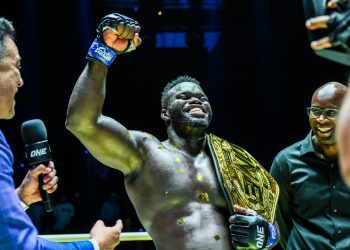 احتفالات ضخمة فى السنغال عند استقبال عمر كاين قاهر ماليخين