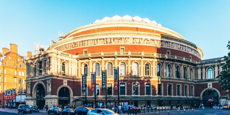 قاعة ألبرت الملكية تستضيف بطولة السومو الكبرى بعد غياب 34 عاما