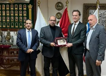 رئيس الإتحاد العالمي للملاكمة يزور القاهرة