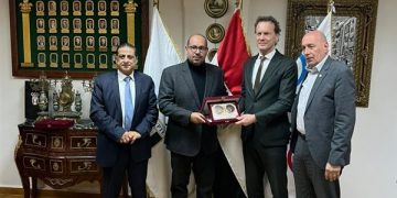 رئيس الإتحاد العالمي للملاكمة يزور القاهرة