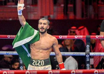 زياد المعيوف يشارك فى أعظم حدث في تاريخ لعبة الملاكمة