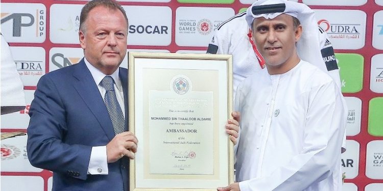 فايزر يحتفظ بمنصبه رئيسا للاتحاد الدولي للجودو