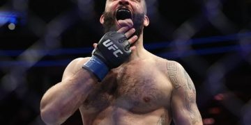 مقاتل UFC يبرر استخدامه للغة الروسية