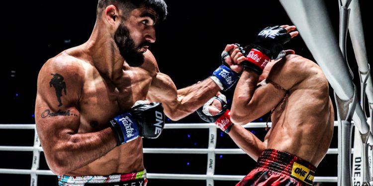 أونداش يخوض النزال الرئيسي في عرض  (ون فرايداي فايتس 112)