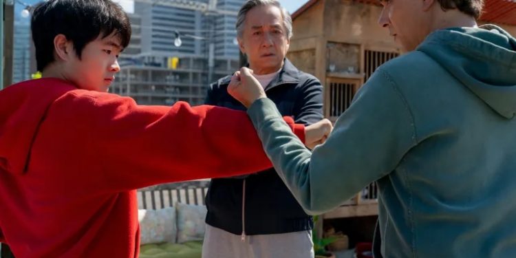 فتي الكاراتيه .. يجمع بين الكونغ فو والكاراتيه