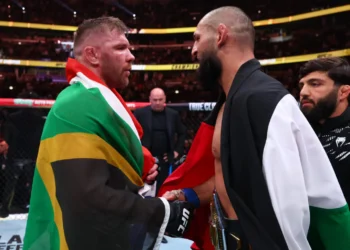 دو بليسيس يكسر صمته بعد هزيمته من حمزة في UFC 319 بمنشور مؤثر على مواقع التواصل الاجتماعي.