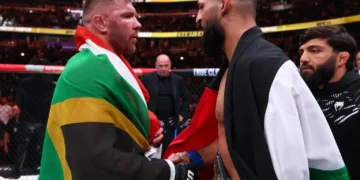 دو بليسيس يكسر صمته بعد هزيمته من حمزة في UFC 319 بمنشور مؤثر على مواقع التواصل الاجتماعي.