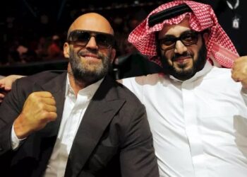 جيسون ستاثام يهنئ كراوفورد على إنتصاره الرائع