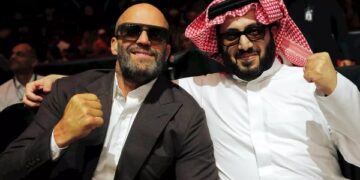 جيسون ستاثام يهنئ كراوفورد على إنتصاره الرائع