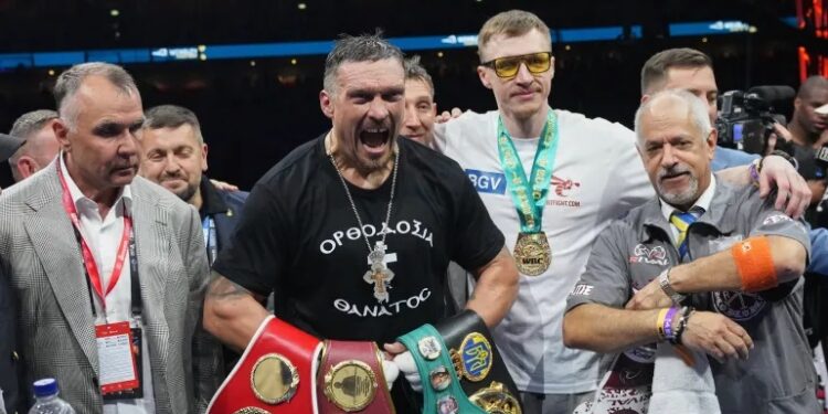 أولكسندر أوسيك يتخلى عن لقب منظمة الملاكمة العالمية