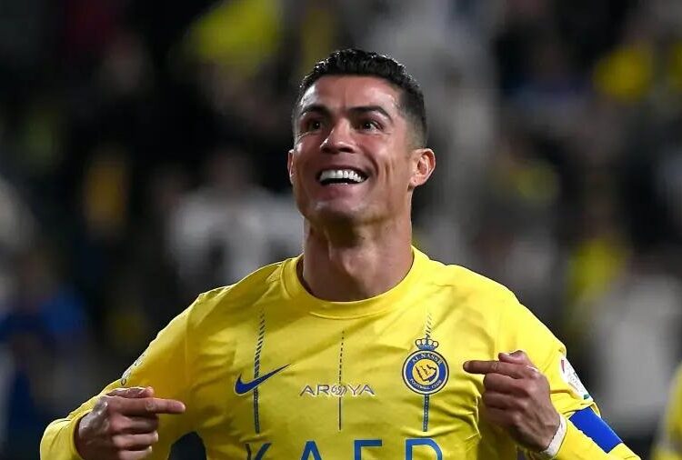 كريستيانو رونالدو ينضم إلى عالم الفنون القتالية المختلطة