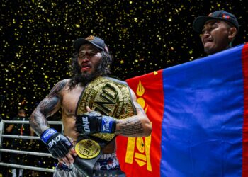 مقاتل منغولي ينتزع الحزام الذهبي من أندرادي ويصبح بطلا للعالم