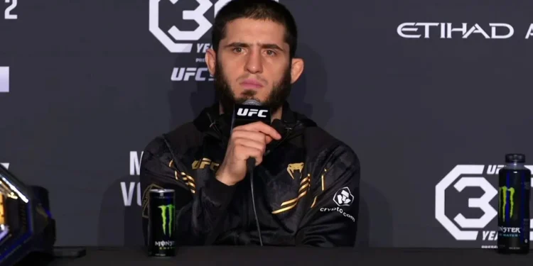 قصة حياة إسلام ماخاتشييف ملهمة .. إبن مزارع الطماطم رمز للكفاح والمثابرة والتواضع