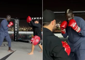 مدافع ليفربول الصلد يعلن حبه للملاكمة