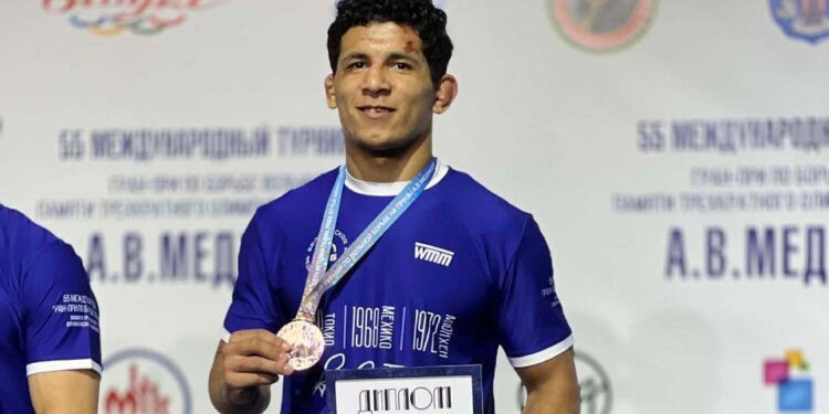 المصارع المصري عمر أمين يحصد برونزية ببطولة بيلاروسيا